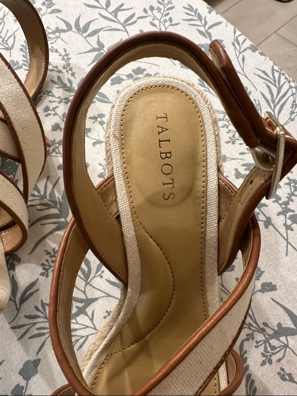 NWT Talbots Cream Canvas Wedge Sandals with Brown Trim - Picture 4 of 7